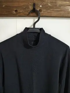 ユニクロ、黒のタートルネック長袖トップス（М）