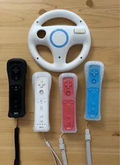 Nintendo Wiiリモコン 4個セットとハンドル　ソフト2つオマケ付き