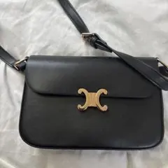 ブラックショルダーバッグ ゴールド金具