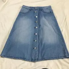 GU　フロントボタンデニムスカート