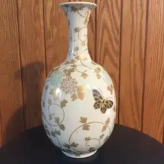 九谷錦山、 金彩色絵 蝶花唐草文 花瓶