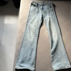 ライトブルーフレアデニムパンツ