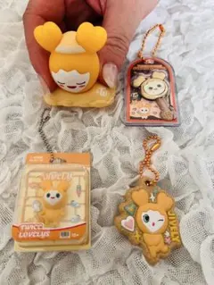 TWICE キーホルダーとフィギュアセット