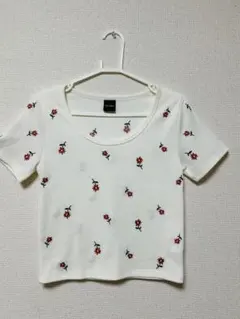 美品！MOUSSY 花柄 刺繍 半袖 Tシャツのサムネイル