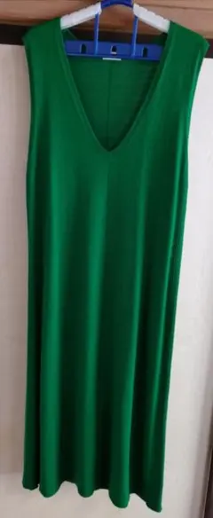 GU　グリーン Vネック ノースリーブ ワンピース