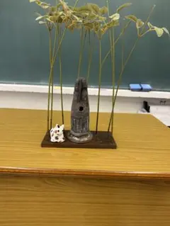 陶器製動物と植物のオブジェ