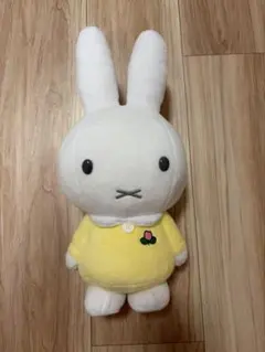 miffy ミッフィー ぬいぐるみ 黄色い服のサムネイル