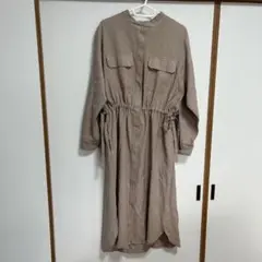フリーズマート　ベージュ シャツワンピース 長袖　スタンドカラー