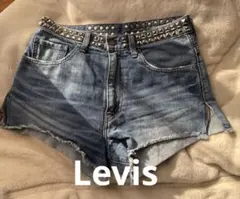 Levi's スタッズ付きデニムショートパンツ