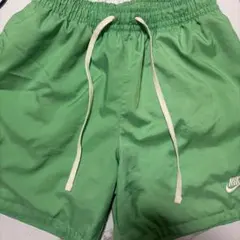 Nike グリーンショートパンツ