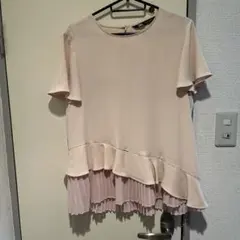 ZARAベージュ 裾フリル プリーツ 半袖ブラウス