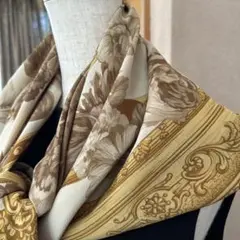 お値下げ、Yukiko Hanai 、イタリア製、花柄超大判スカーフ。