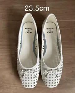 Odette e Odile フラットシューズ ホワイト　23.5cmのサムネイル