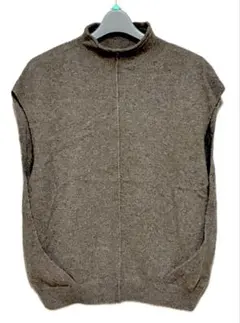 某有名メーカー品、最高級ヤク毛100％の新作、無染色のデザインベスト、ジレ