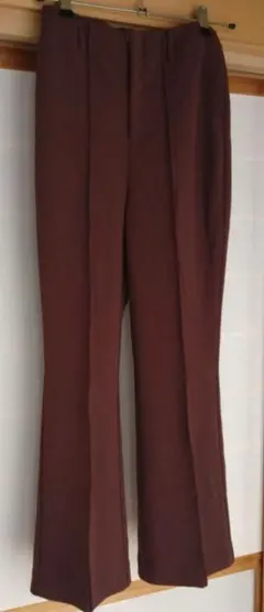 earth music＆ecology センタープレスパンツ　S ブラウン