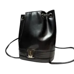 美品 サルバトーレフェラガモ ヴァラリボン金具 レザー 巾着 リュックサック Salvatore Ferragamo Varaリボン巾着ミニリュック（クロコ型押し