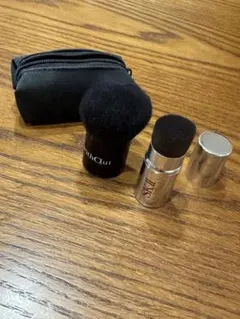 SK-II WithOut 携帯用メイクブラシ　2本　ケース付　カブキブラシのサムネイル