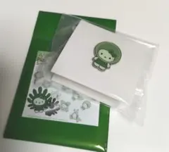 ハローキティ風 緑色ピンバッジ