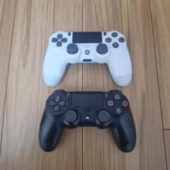 PS4用デュアルショック4コントローラー 白・黒　ジャンク