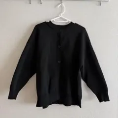 黒の長袖カーディガン