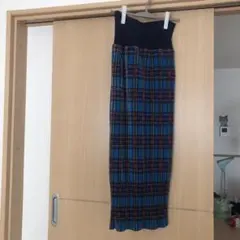 青と赤のチェック柄タイトスカート