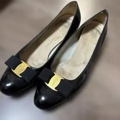 Salvatore Ferragamo ヴァラ パンプス ブラック　エナメル23