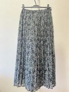 【美品・即決◎】GUフレアプリーツロングスカート　ブラック花柄