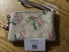 COACH チェリー柄ポーチ ベージュ系