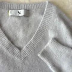 ナチュラルビューティーベーシック アンゴラ ふわふわ Vネック ライトグレー