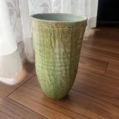 青緑色の陶器花瓶