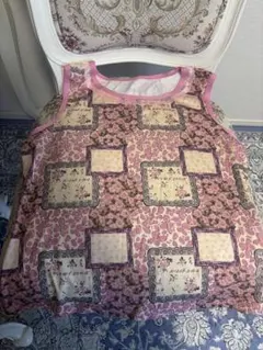 ほぼ未使用 ピンク系フラワー柄ノースリーブ Lサイズ 大きい 伸縮あり