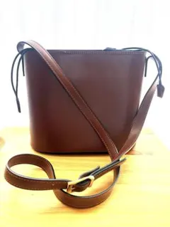 BEVINI ブラウンレザーショルダーバッグ