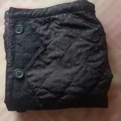 黒とピンクのドット キルティングスカート