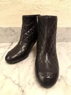 CHANEL ブラック レザー キルティング　ブーティ　36 1/2のサムネイル