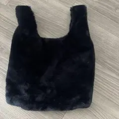 黒いファートートバッグ