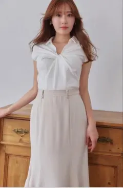 Herlipto FOR HER Twist French Sleeve Top - メルカリ