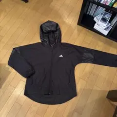 adidas ブラック ウィンドブレーカー フード付き