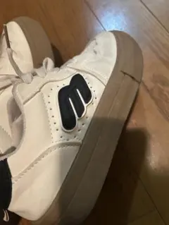 M ロゴ スニーカー ホワイト/ブラック