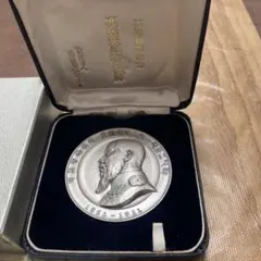 純銀メダル 明治百年記念 明治天皇御肖像牌 造幣局刻印 箱 純銀メダル120g造幣局「明治百年記念 明治天皇御肖像牌」ケース付属