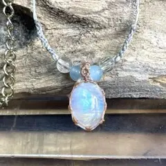 レインボームーンストーン　マクラメネックレス