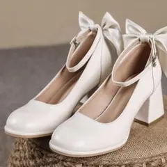 ホワイトリボン付きエレガントパンプス