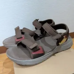 Teva サンダル