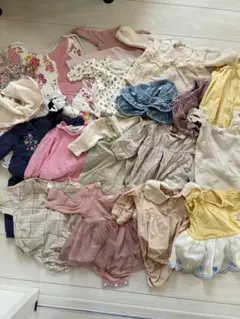ベビーまとめ売り　女の子　ロンパース・カバーオール、小物セット