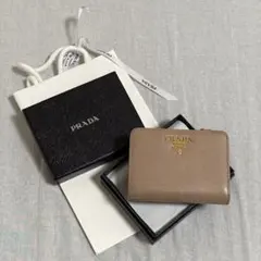 PRADA 二つ折り財布