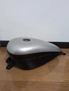 サイモンカスタム社製タンクカバーXL883N / XL1200NS など - メルカリ