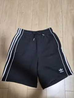 adidas Originals ショートパンツ ブラックのサムネイル