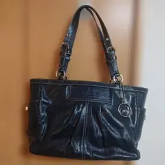 COACH エナメル ショルダーバッグ ブラックハンド