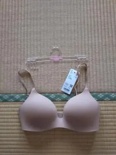 新品未使用UNIQLO ワイヤレスブラ 3Dホールド 34ブラウン 65/70のサムネイル
