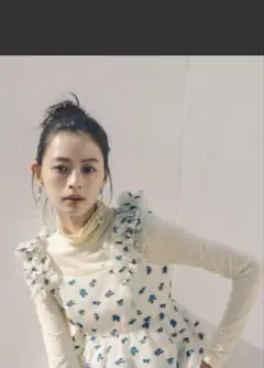 NATURAL BEAUTY BASIC 2025フリルショルダーキャミソール