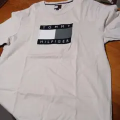 くすみベ－ジュのTシャツ